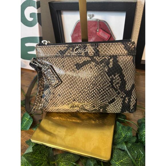 Coach Neutral Patent Leather Wristlet w/ Hangtag Silver Hardware - Picture 1 of 6